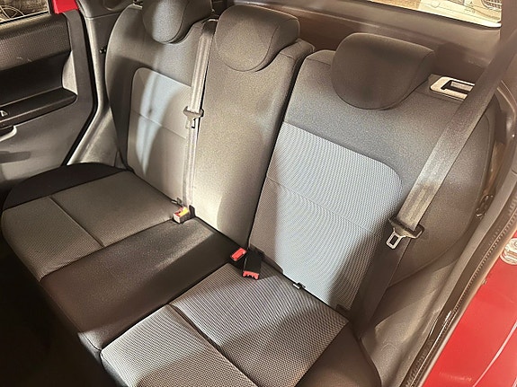 Mitsubishi Colt 8 of 14