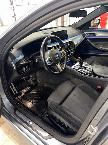 BMW 520d 2 of 5