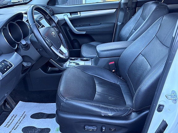 Kia Sorento 12 of 16