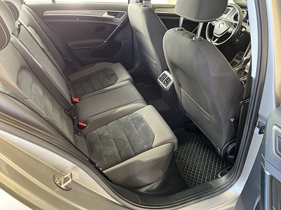 Volkswagen Golf Alltrack 14 of 30