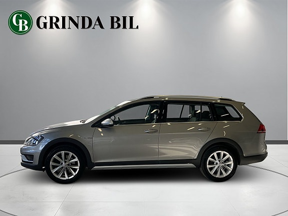 Volkswagen Golf Alltrack 2 of 30