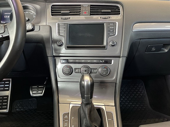 Volkswagen Golf Alltrack 11 of 30
