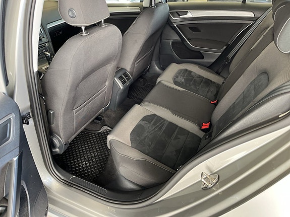 Volkswagen Golf Alltrack 13 of 30