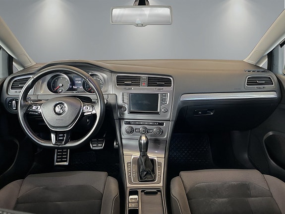 Volkswagen Golf Alltrack 10 of 30