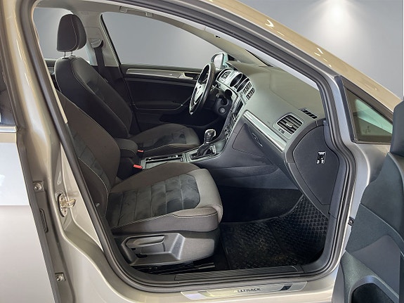 Volkswagen Golf Alltrack 9 of 30