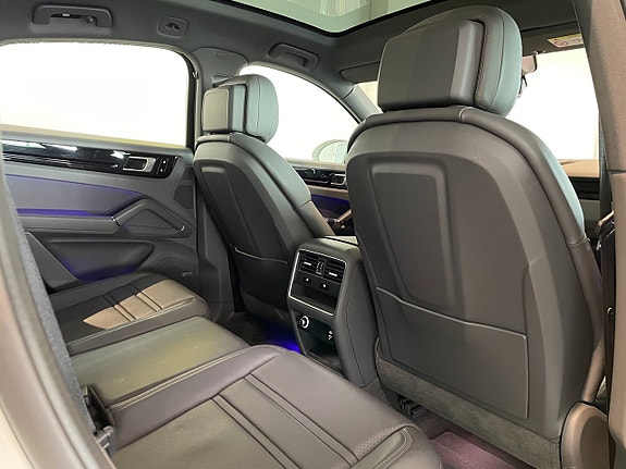Porsche Cayenne 18 of 18
