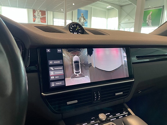 Porsche Cayenne 15 of 18