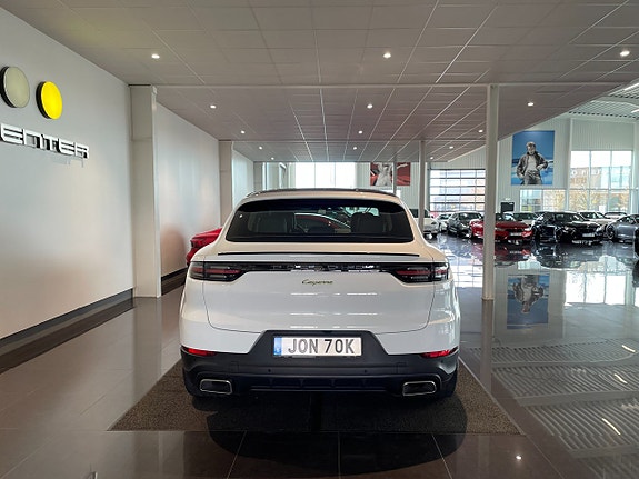 Porsche Cayenne 5 of 5