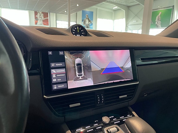 Porsche Cayenne 13 of 18
