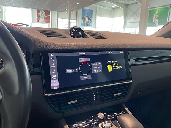 Porsche Cayenne 10 of 18