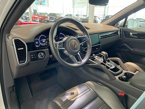 Porsche Cayenne 7 of 18