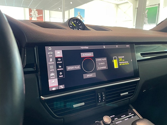 Porsche Cayenne 12 of 18