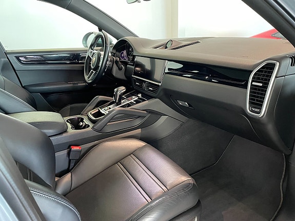 Porsche Cayenne 16 of 18