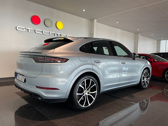 Porsche Cayenne 6 of 18