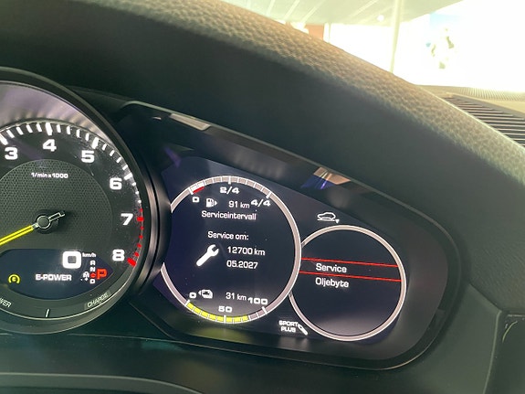 Porsche Cayenne 9 of 18