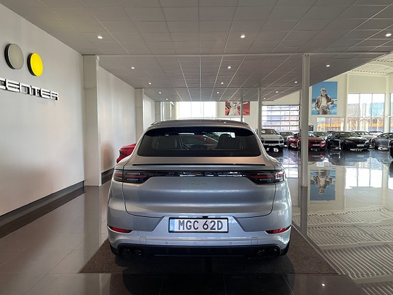 Porsche Cayenne 5 of 5