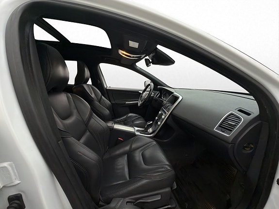 Volvo XC60 11 of 25