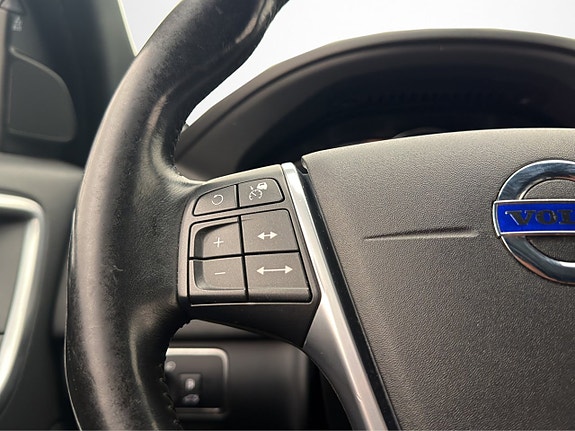 Volvo XC60 13 of 25