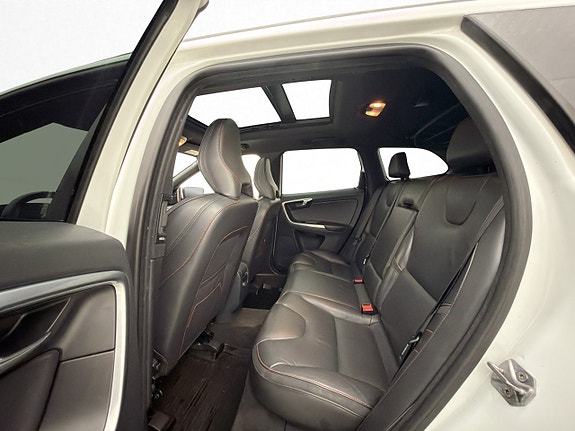 Volvo XC60 12 of 25
