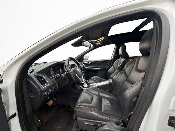 Volvo XC60 8 of 25