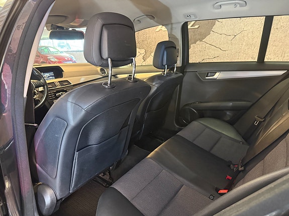 Mercedes-Benz C220 8 of 15