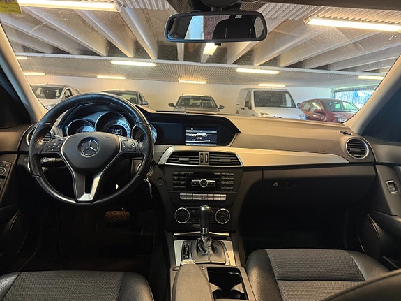 Mercedes-Benz C220 11 of 15