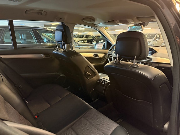 Mercedes-Benz C220 9 of 15