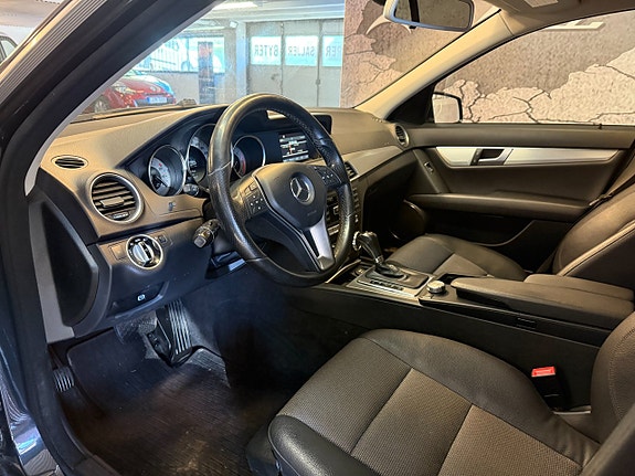 Mercedes-Benz C220 7 of 15