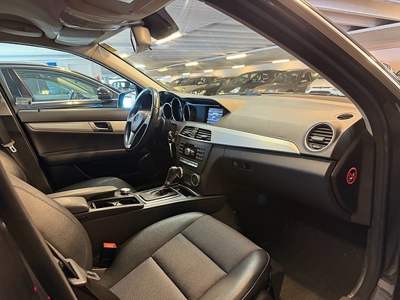 Mercedes-Benz C220 10 of 15