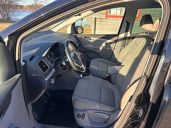Volkswagen Sharan 2 of 9