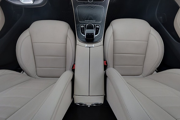 Mercedes-Benz E200 11 of 22