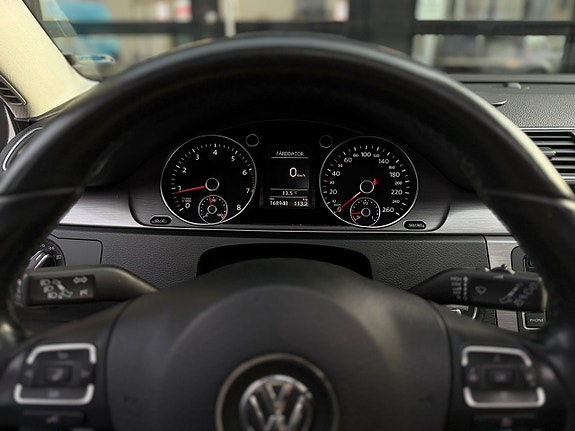 Volkswagen Passat 14 of 26