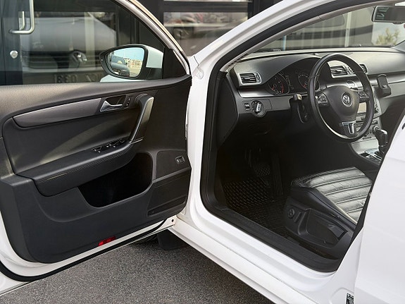 Volkswagen Passat 9 of 26