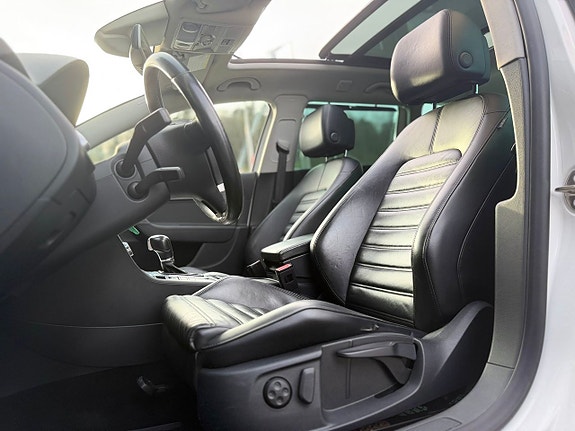 Volkswagen Passat 10 of 26