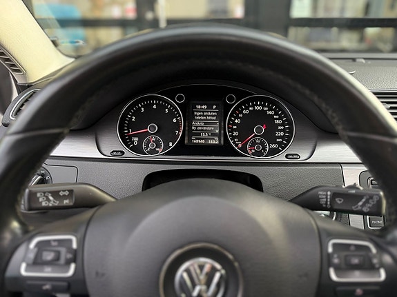 Volkswagen Passat 15 of 26