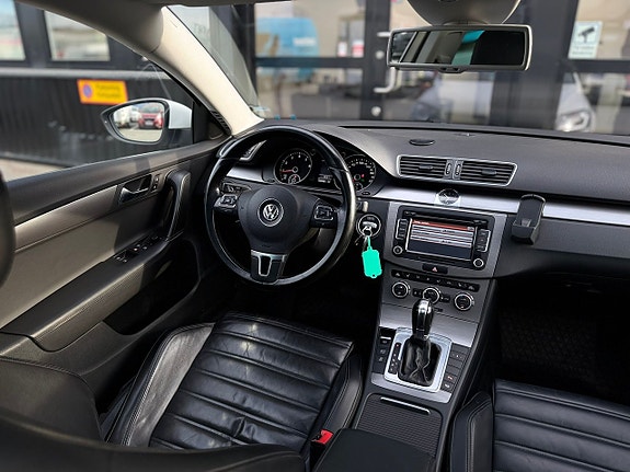 Volkswagen Passat 22 of 26