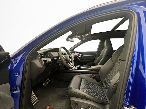 Audi SQ8 e-tron 14 of 30