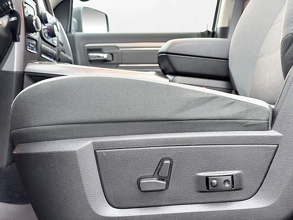 Dodge RAM 1500 14 of 30