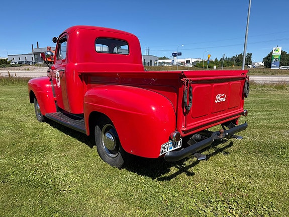 Ford F-100 3 of 5
