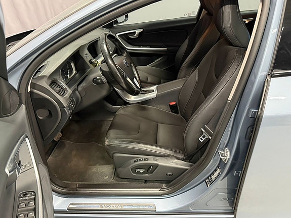 Volvo V60 Cross Country 10 of 18
