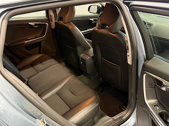 Volvo V60 Cross Country 12 of 18