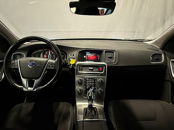 Volvo V60 Cross Country 8 of 18
