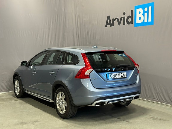 Volvo V60 Cross Country 4 of 5