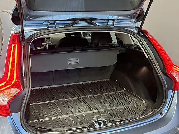 Volvo V60 Cross Country 7 of 18