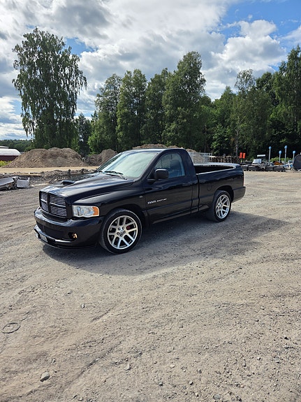 Dodge RAM SRT-10 2 of 15