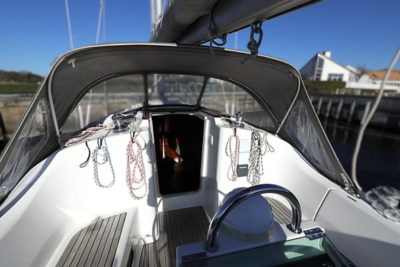Beneteau Oceanis 311 Clipper 2 of 5