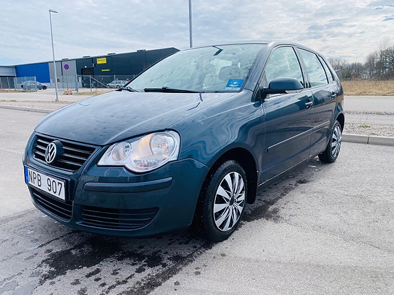 Volkswagen Polo 2 of 8