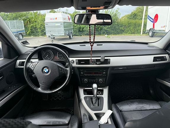 BMW 320d 4 of 6