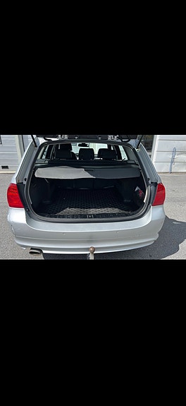 BMW 320d 2 of 6