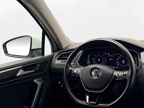 Volkswagen Tiguan 18 of 30
